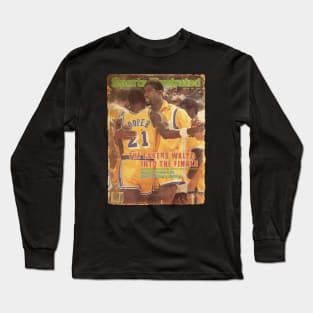 COVER SPORT - SPORT ILLUSTRATED - THE LAKERS WALTZ INTO THE FINLAS Long Sleeve T-Shirt